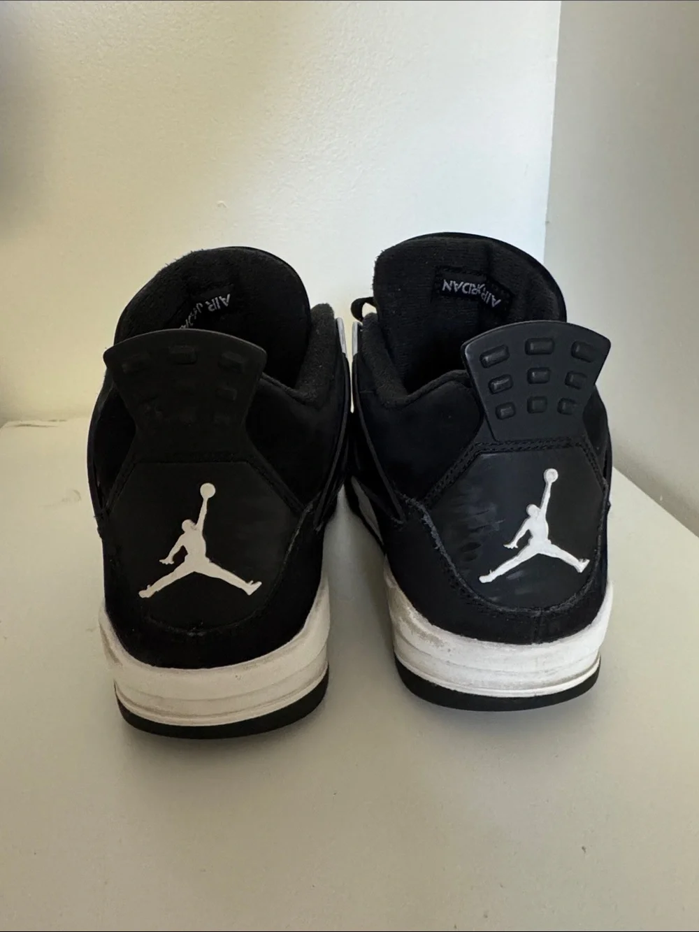 Air Jordan 4 White Thunder Size 6.5 Mens